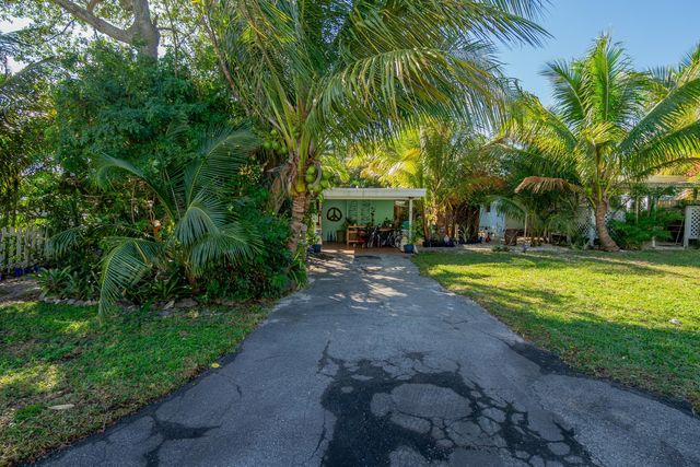 206 SE 3rd Avenue, Boynton Beach, FL 33435