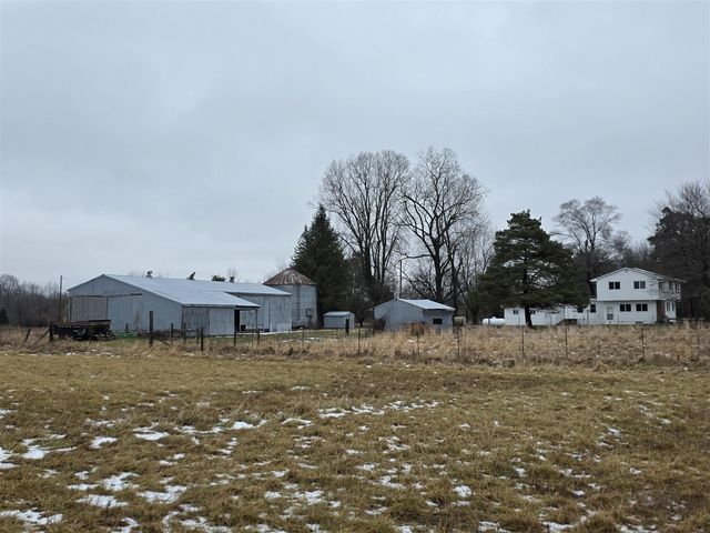 9700 Fenner Road, Perry, MI 48872
