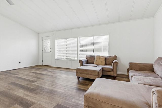 122 Beechwood Lane, Oceanside, CA 92054