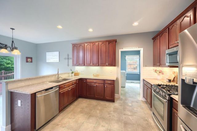 95 E SUMMIT DR, Littlestown, PA 17340