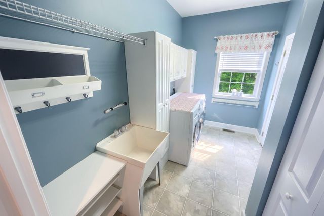 95 E SUMMIT DR, Littlestown, PA 17340