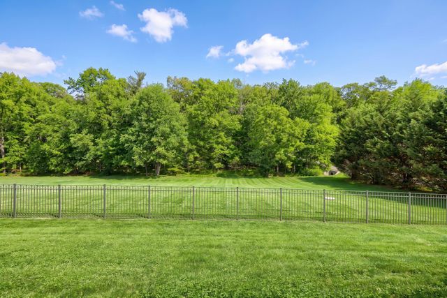 95 E SUMMIT DR, Littlestown, PA 17340