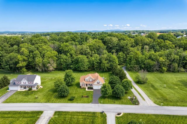 95 E SUMMIT DR, Littlestown, PA 17340