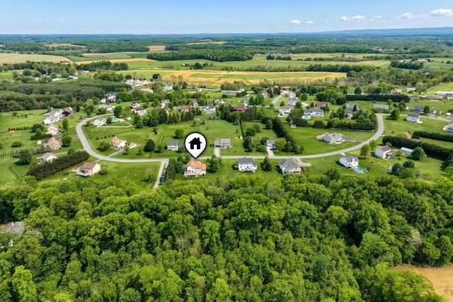 95 E SUMMIT DR, Littlestown, PA 17340