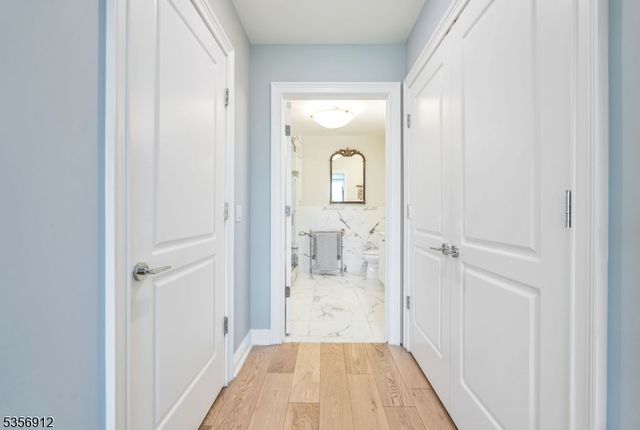 3 Somerset Ln-Glass House 103, Edgewater Boro, NJ 07020