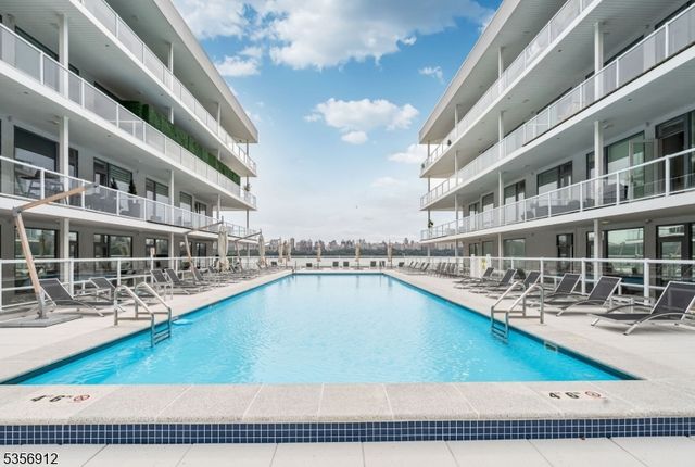 3 Somerset Ln-Glass House 103, Edgewater Boro, NJ 07020