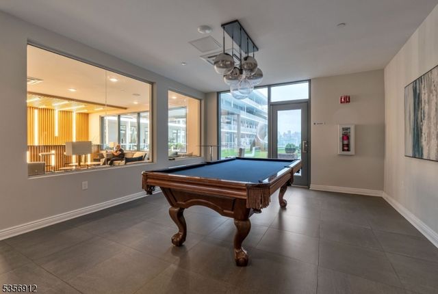3 Somerset Ln-Glass House 103, Edgewater Boro, NJ 07020