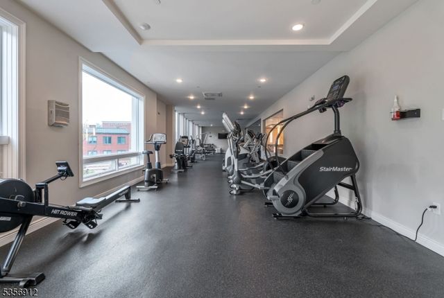 3 Somerset Ln-Glass House 103, Edgewater Boro, NJ 07020