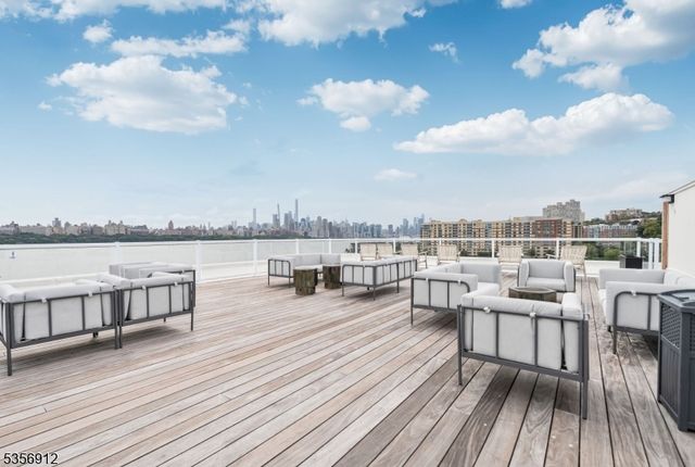 3 Somerset Ln-Glass House 103, Edgewater Boro, NJ 07020