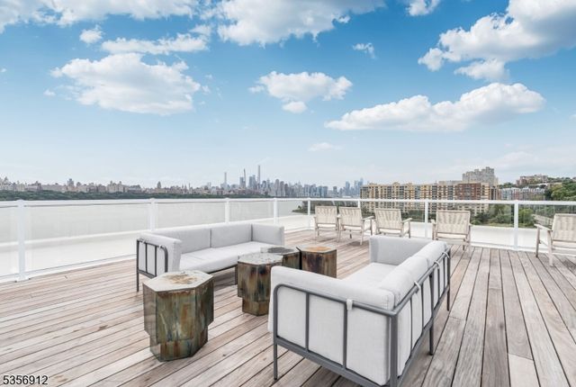 3 Somerset Ln-Glass House 103, Edgewater Boro, NJ 07020
