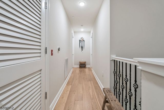 3 Somerset Ln-Glass House 103, Edgewater Boro, NJ 07020