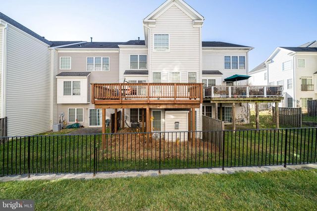 12162 CALDICOT LN, Fairfax, VA 22030