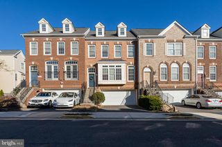 12162 CALDICOT LN, Fairfax, VA 22030
