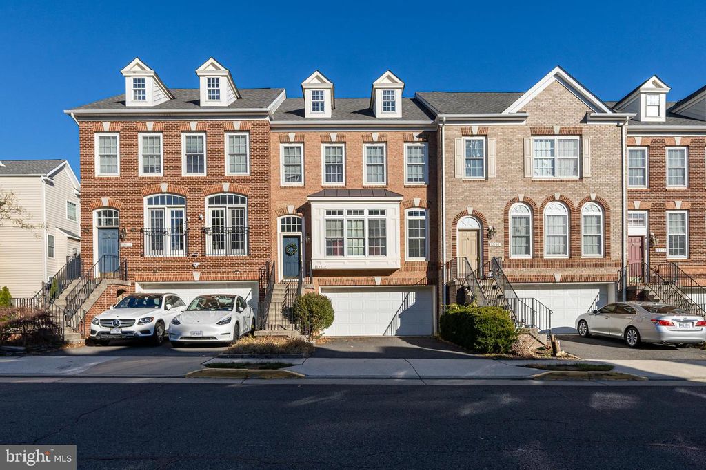 12162 CALDICOT LN, Fairfax, VA 22030