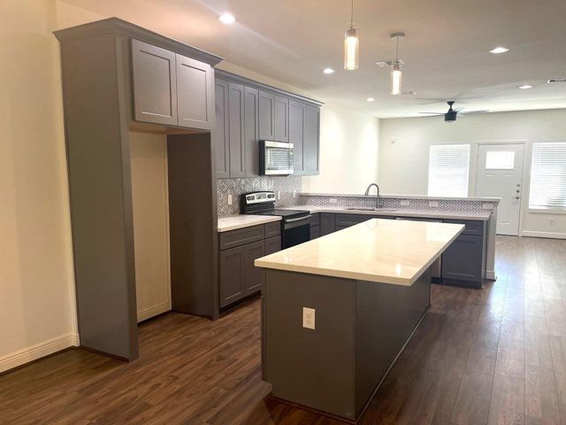 4913 Southwind Street B, Houston, TX 77033