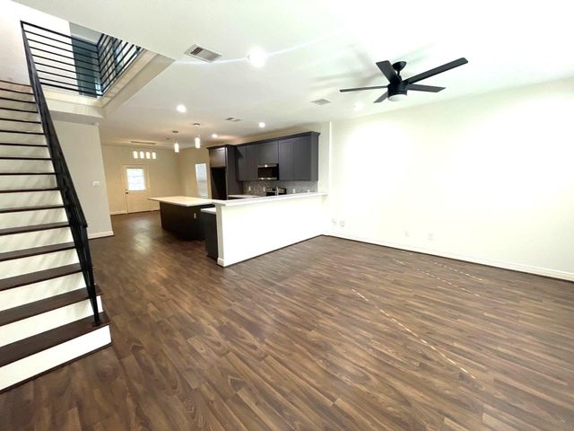 4913 Southwind Street B, Houston, TX 77033