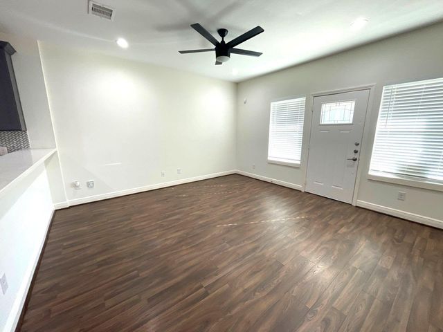 4913 Southwind Street B, Houston, TX 77033