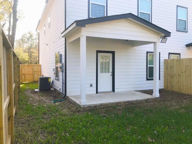 4913 Southwind Street B, Houston, TX 77033