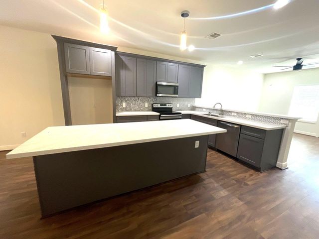 4913 Southwind Street B, Houston, TX 77033