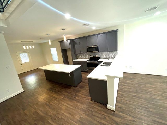 4913 Southwind Street B, Houston, TX 77033