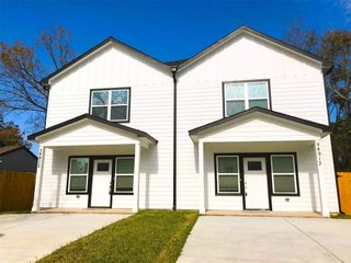 4913 Southwind Street B, Houston, TX 77033