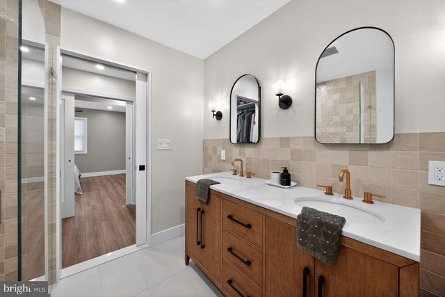 10 E SUTTON AVE, Moorestown, NJ 08057