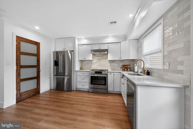 10 E SUTTON AVE, Moorestown, NJ 08057