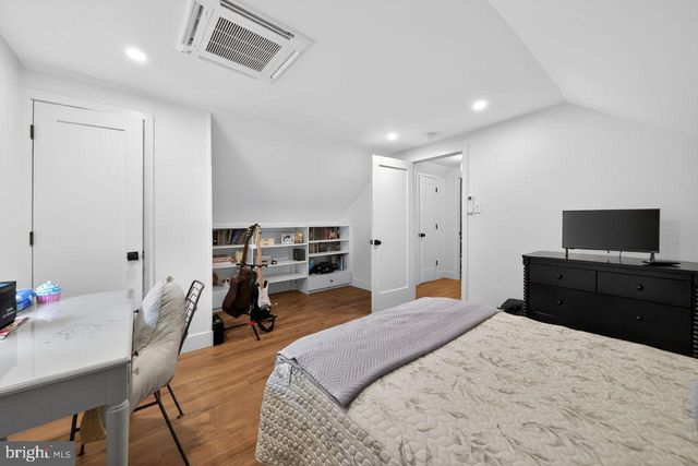 10 E SUTTON AVE, Moorestown, NJ 08057