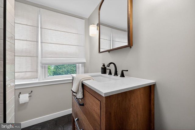 10 E SUTTON AVE, Moorestown, NJ 08057