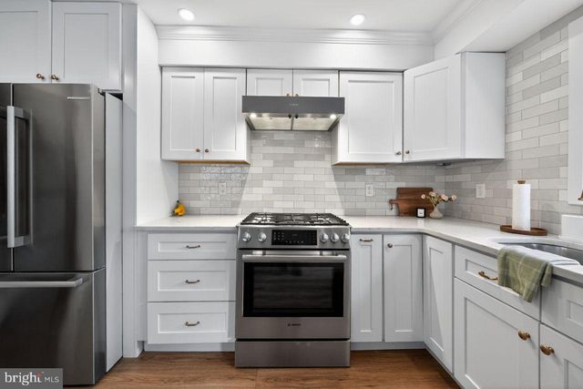 10 E SUTTON AVE, Moorestown, NJ 08057
