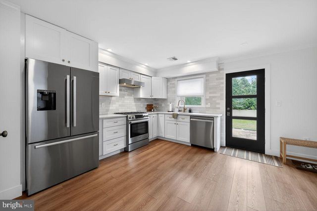 10 E SUTTON AVE, Moorestown, NJ 08057