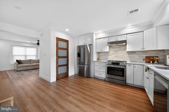 10 E SUTTON AVE, Moorestown, NJ 08057