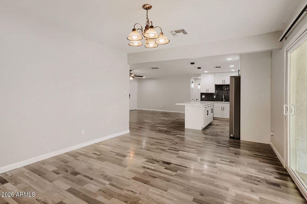 5755 W SUNNYSIDE Drive, Glendale, AZ 85304 — photo 5