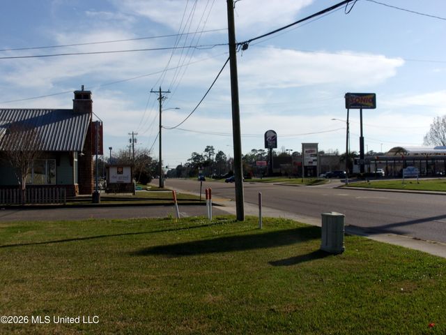 944 Cedar Lake Road, Biloxi, MS 39532