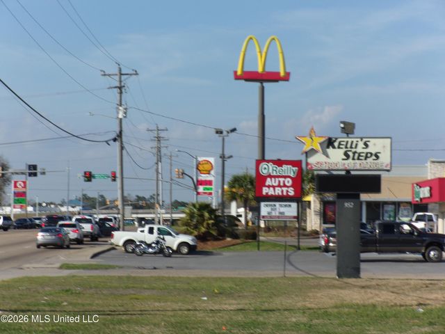 944 Cedar Lake Road, Biloxi, MS 39532