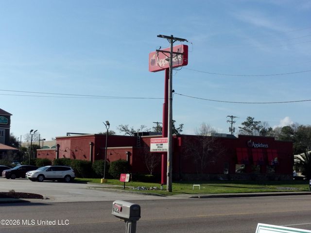 944 Cedar Lake Road, Biloxi, MS 39532