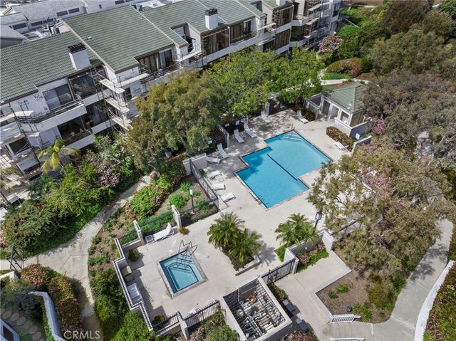 260 Cagney Lane 114, Newport Beach, CA 92663