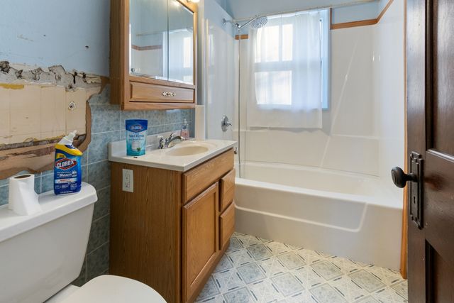 1737 N Brinton Avenue, Dixon, IL 61021