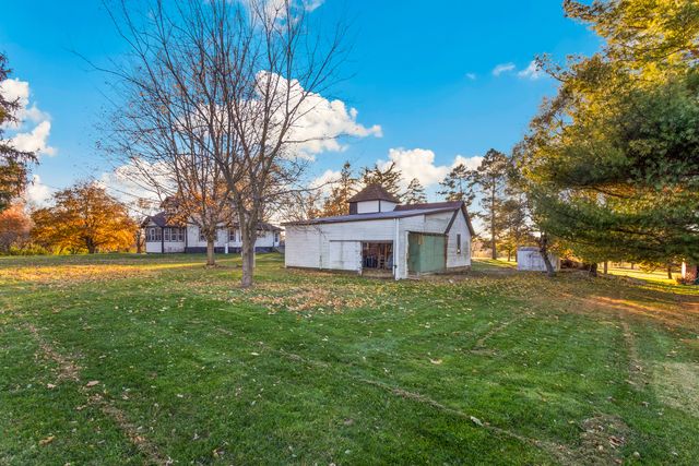 1737 N Brinton Avenue, Dixon, IL 61021