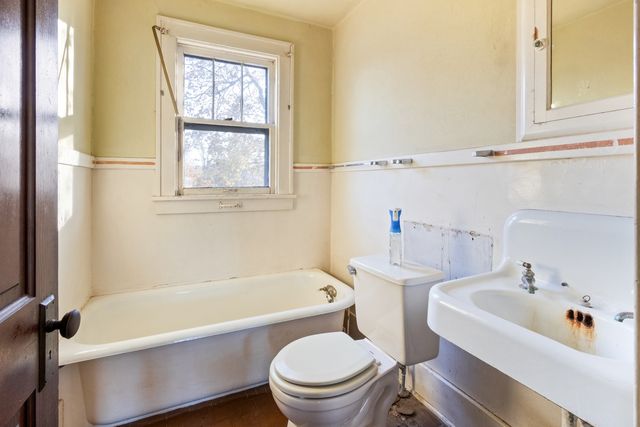 1737 N Brinton Avenue, Dixon, IL 61021