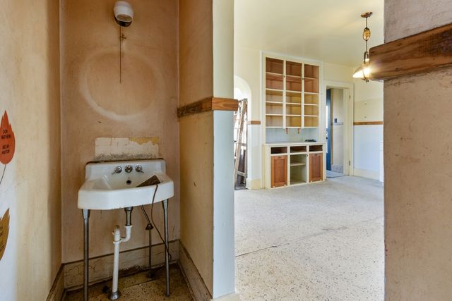 1737 N Brinton Avenue, Dixon, IL 61021