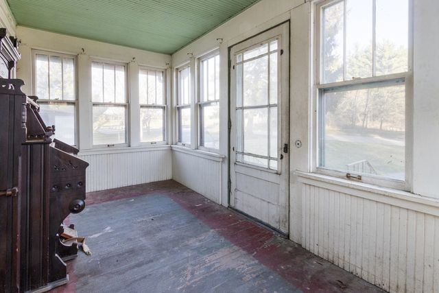 1737 N Brinton Avenue, Dixon, IL 61021