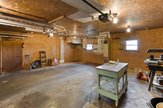 1737 N Brinton Avenue, Dixon, IL 61021