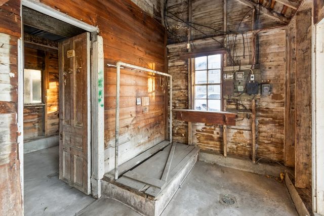 1737 N Brinton Avenue, Dixon, IL 61021