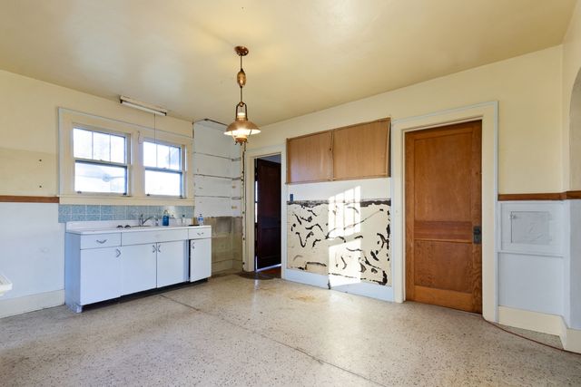 1737 N Brinton Avenue, Dixon, IL 61021