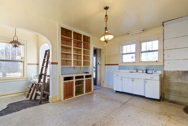 1737 N Brinton Avenue, Dixon, IL 61021