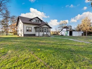 1737 N Brinton Avenue, Dixon, IL 61021