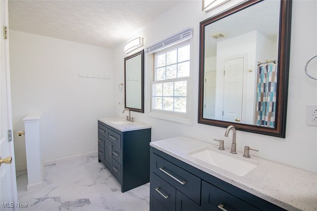 5123 Glenbrook Drive, Vienna, WV 26105