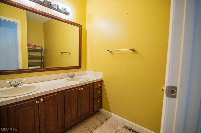 5123 Glenbrook Drive, Vienna, WV 26105