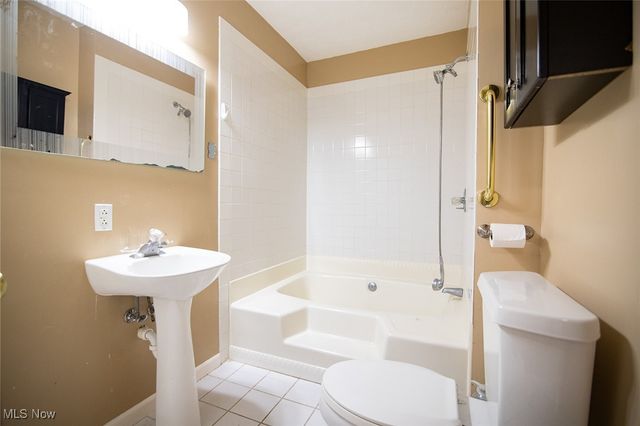 5123 Glenbrook Drive, Vienna, WV 26105